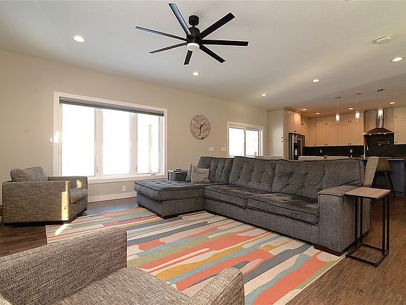 4th image of 3917 Pikeview Dr
