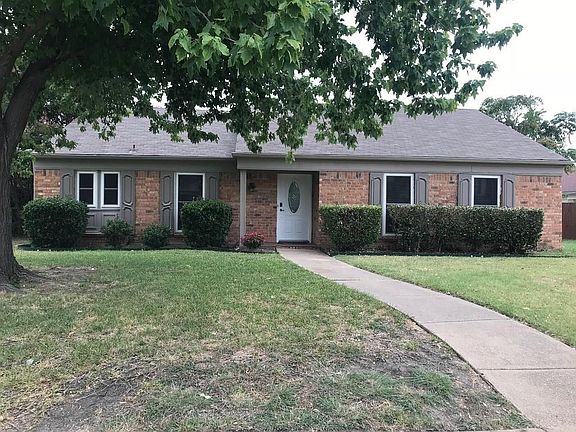 2nd image of 905 Melissa Ln