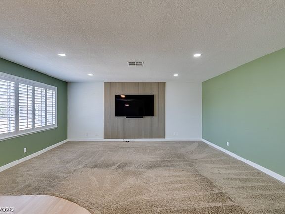 5th image of 3169 Desmond Ave