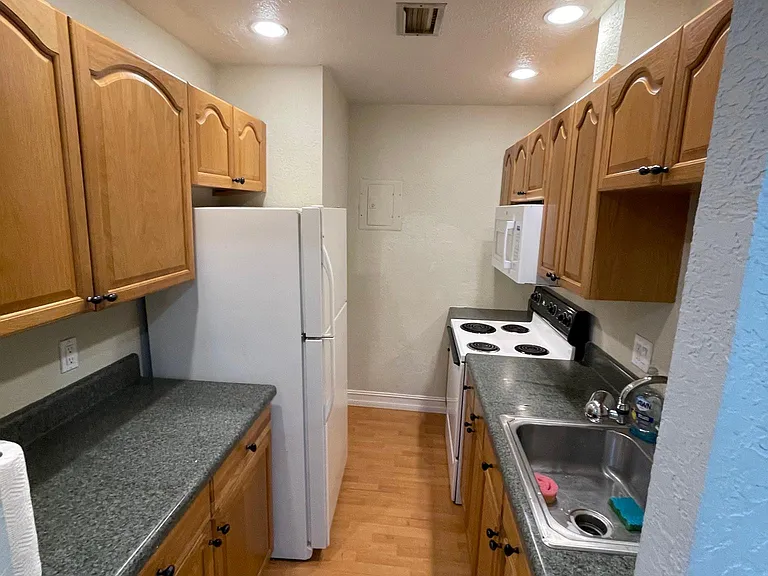 3715 NW 84th Ave — Photo 14