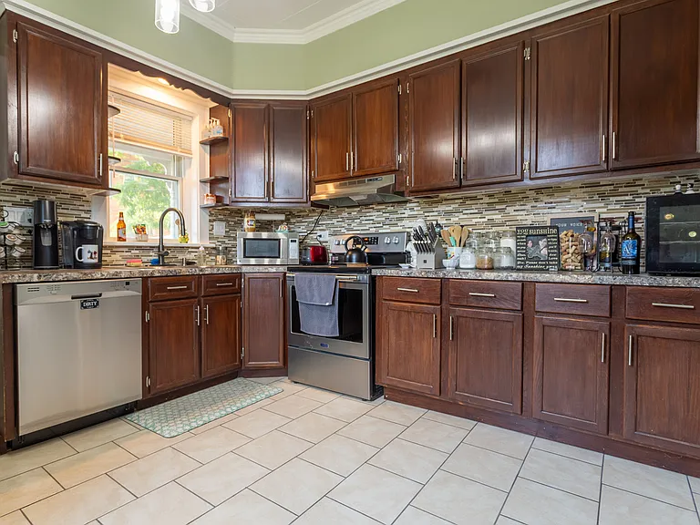 Eat in kitchen