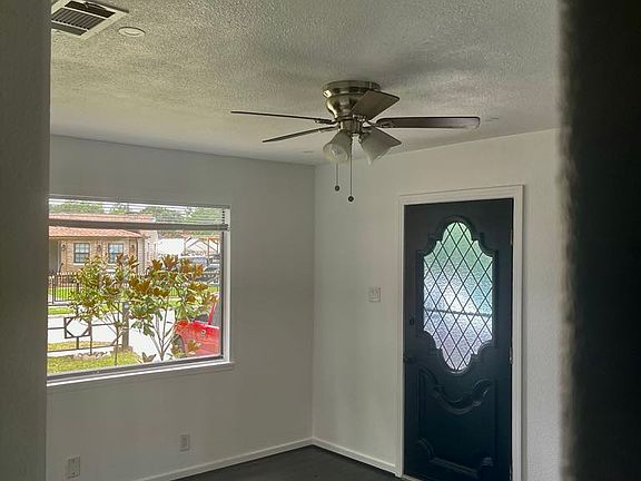 3rd image of 2203 Glenfield Ave