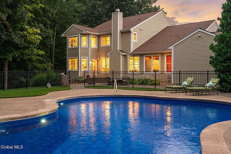 2nd image of 33 Shelbourne Drive