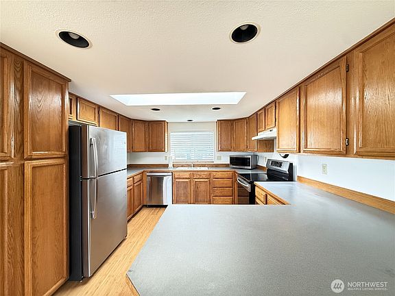 5th image of 1083 Ocean Shores Boulevard SW