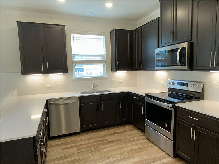 908 Solitude Dr — Photo 11