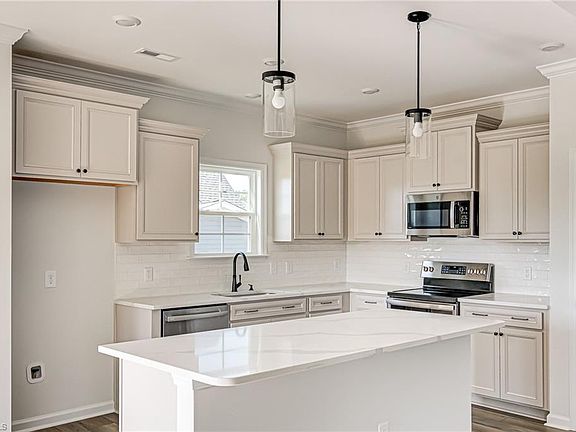 4th image of 436 Brooke Hill Dr