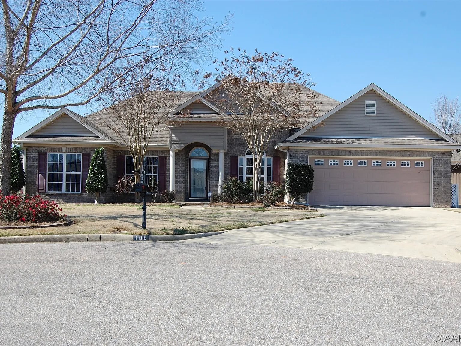 4 bed, 2.0 bath, 2107 sqft, $1,800 — Photo 4