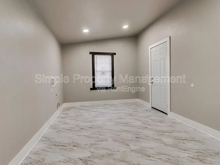 421 NW 25th St — Photo 21