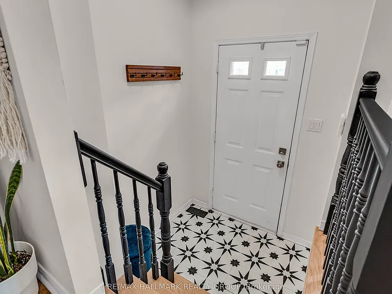 10 Hintonburg Pl #11 — Photo 2