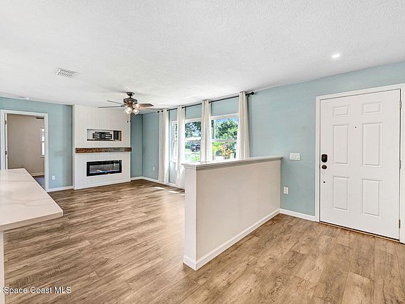 5th image of 842 Berkshire Dr