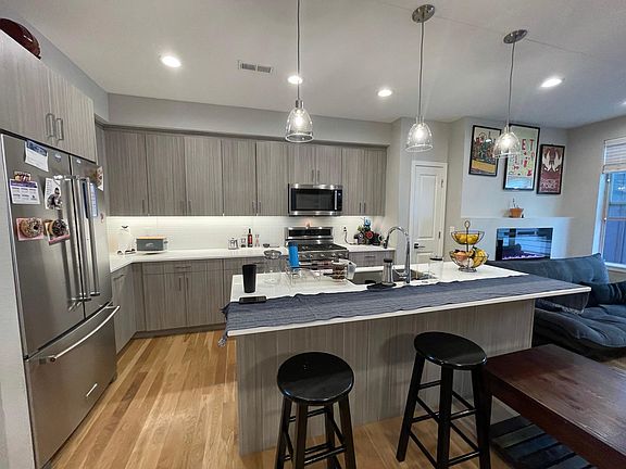 4th image of 90 N Galapago St Unit 13