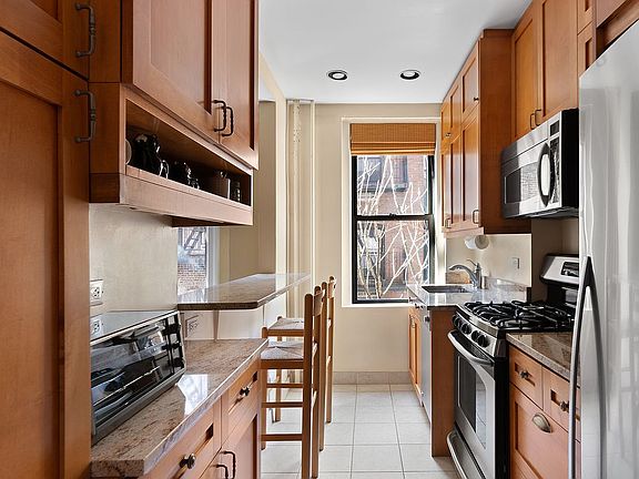 4th image of 170 W 81st St APT 4D