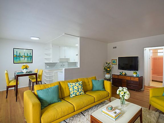4th image of 10924 Camarillo St APT 3
