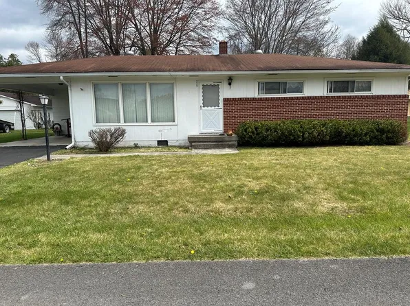 215 Jackson St, Raven, VA 24639