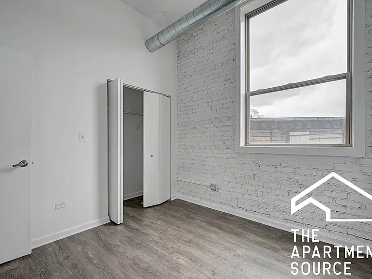 930 W Dakin St #2 — Photo 8