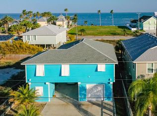 828 S Magnolia St, Rockport, TX 78382