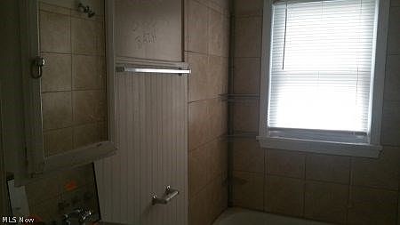 5th image of 23480 Hartland Dr