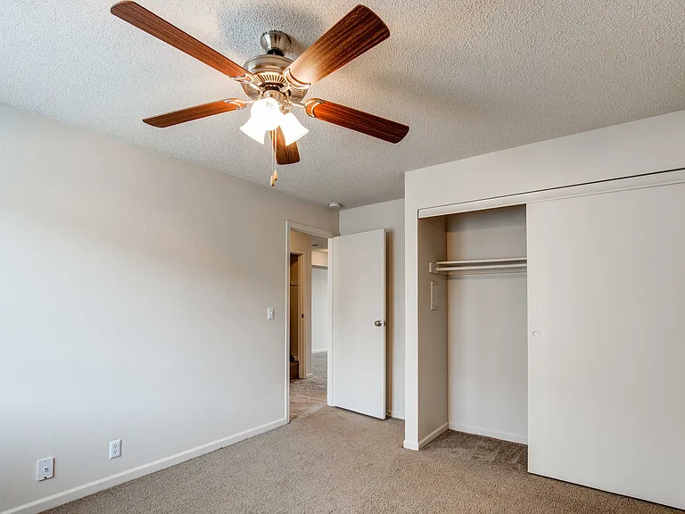 2420 Greenbriar Dr — Photo 16