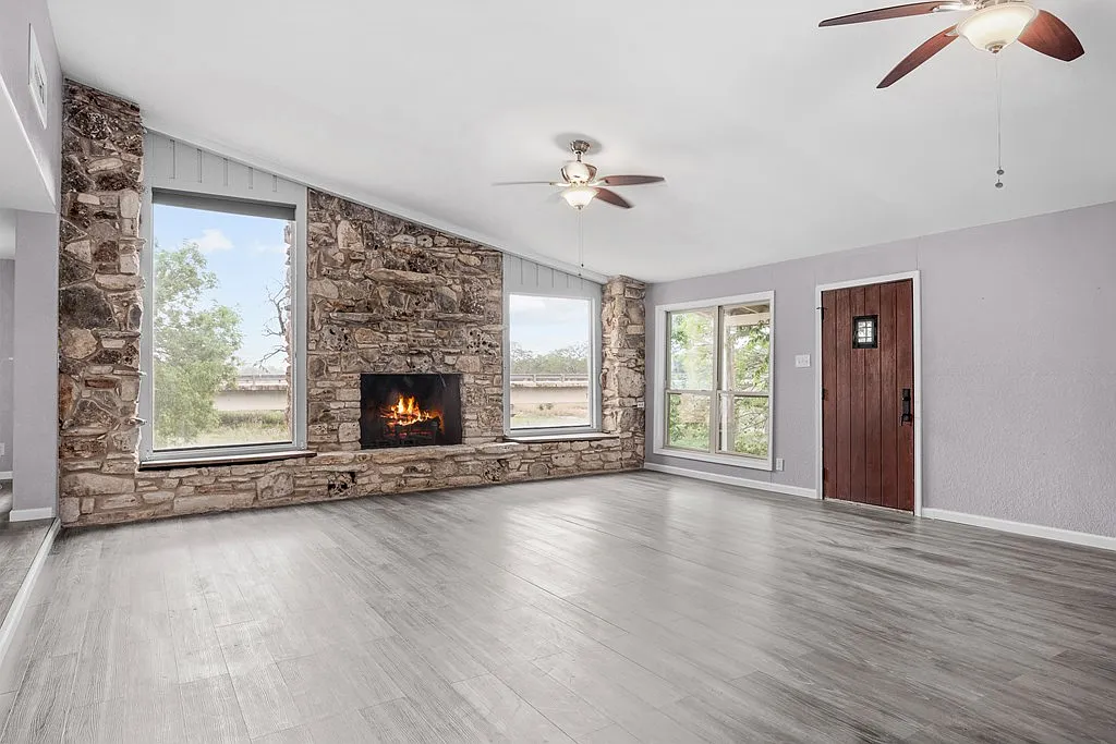 4 bed, 3.0 bath, 3100 sqft, $4,500 — Photo 3