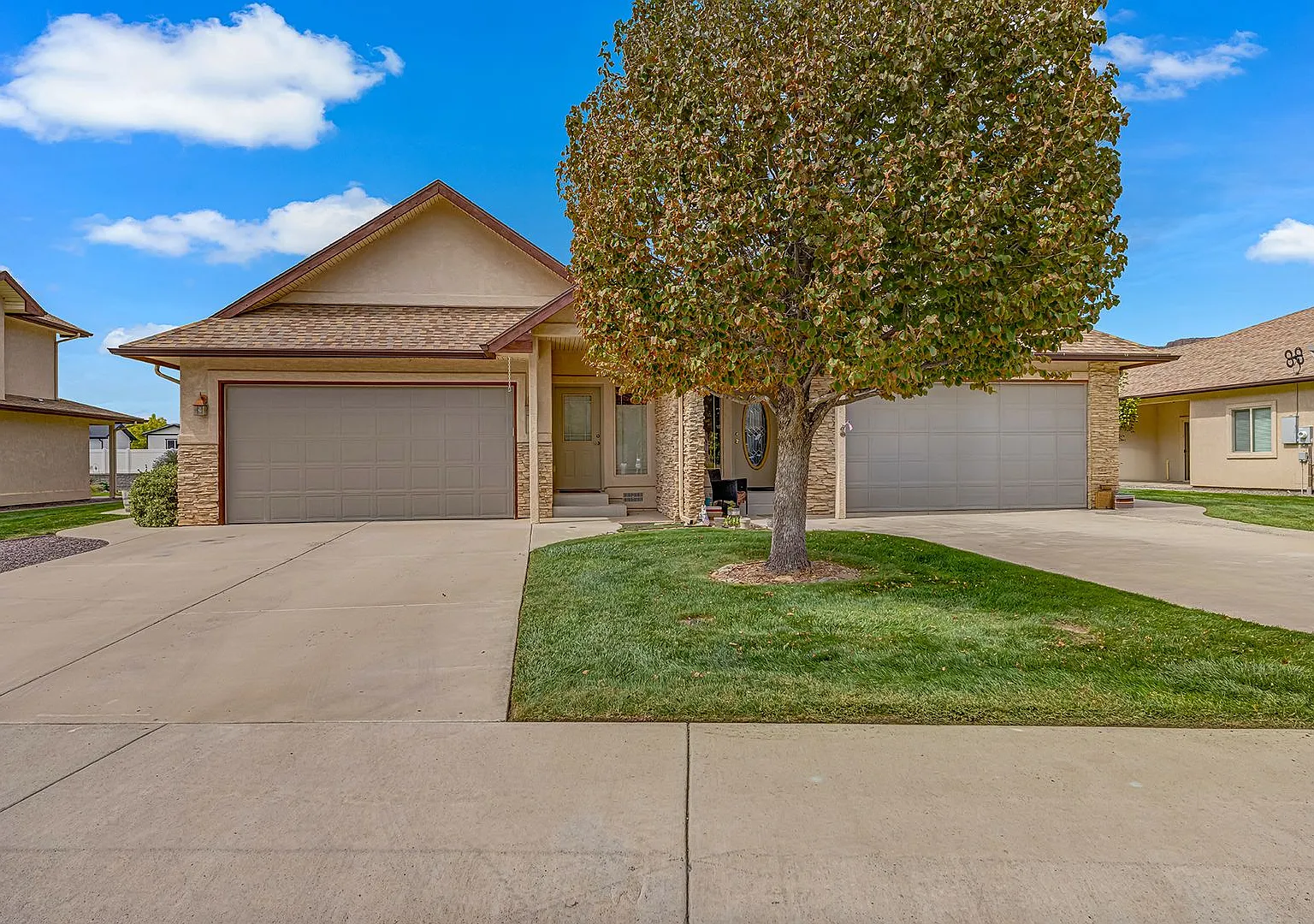 Palisade Home In Established Neighborhood — Photo 1