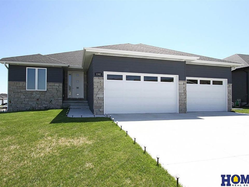 1st image of 1342 N 100th St