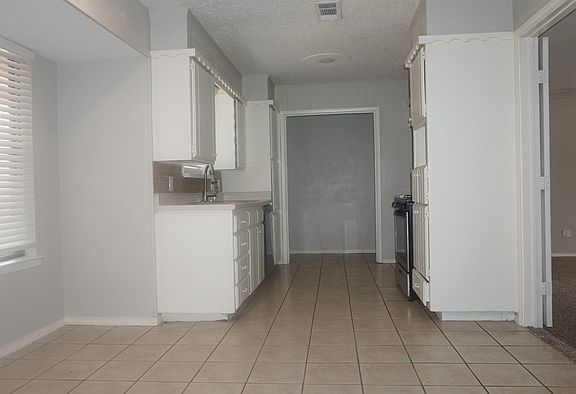 5th image of 2308 Warwick Ct