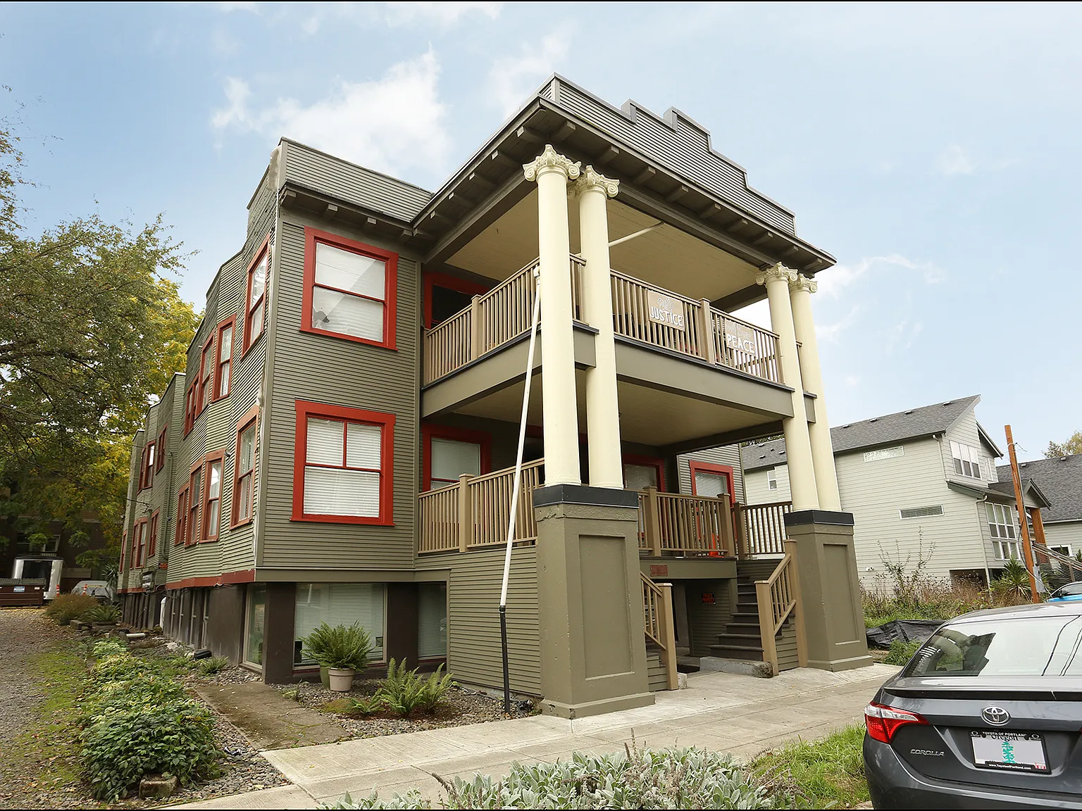 2 bed, 1100 sqft, $1,850 — Photo 1