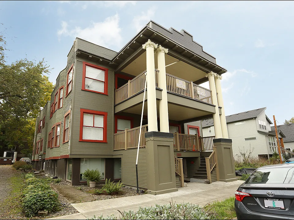 68 NE Stanton St #1K