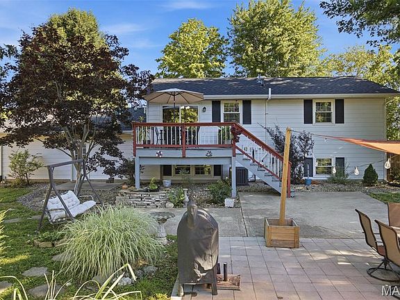 5th image of 10904 Lake Rd