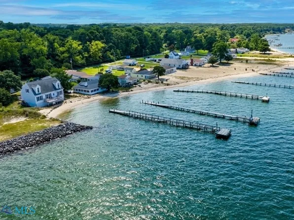 157 Sandy Beach Rd, Deltaville, VA 23043