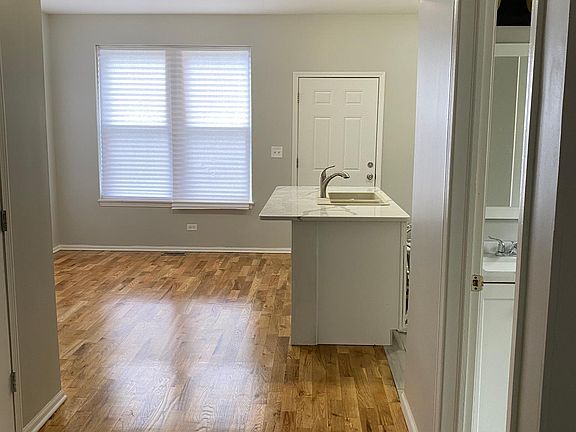 3rd image of 10600 S Edbrooke Ave #1