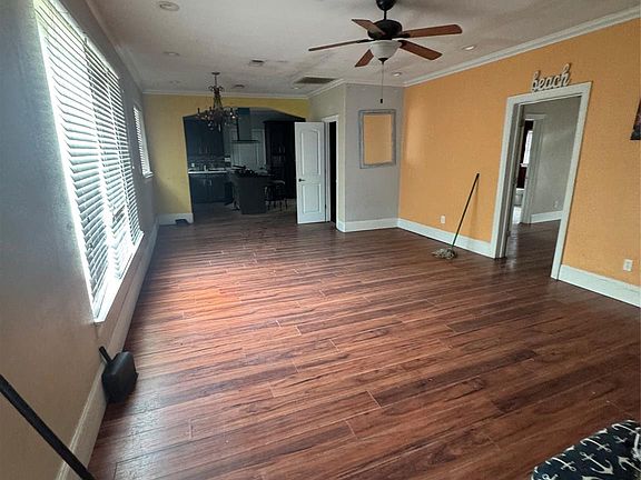 3rd image of 880 Prairie St