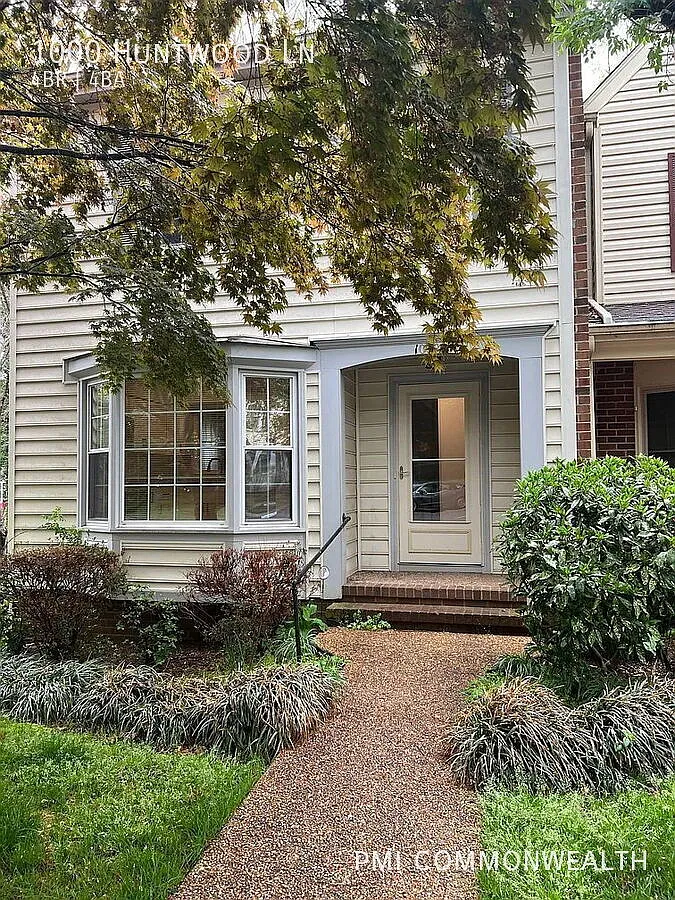 4 Bed / 3.5 Bath Townhouse (Available Now) — Photo 4