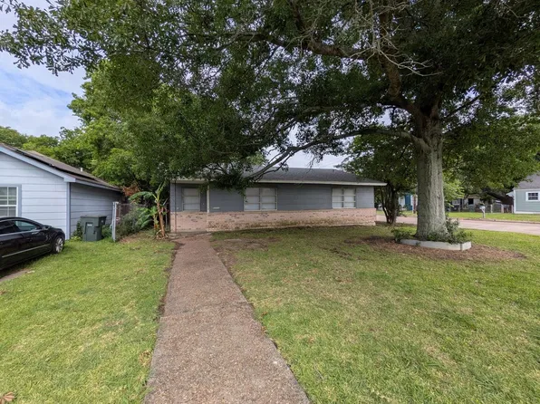 5251 Procter St, Port Arthur, TX 77642