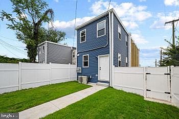 2nd image of 2702 Boone St