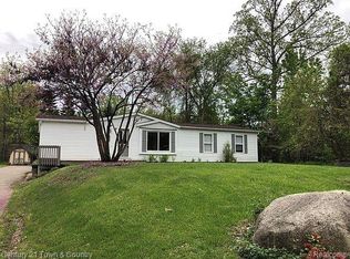 925 Brushwood Dr, Walled Lake, MI 48390