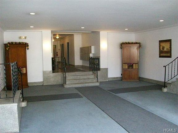 2nd image of 10 N Broadway APT 3B