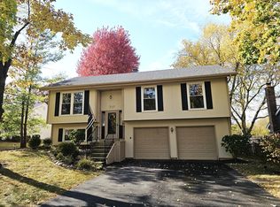 717 Hunters Way, Fox River Grove, IL 60021