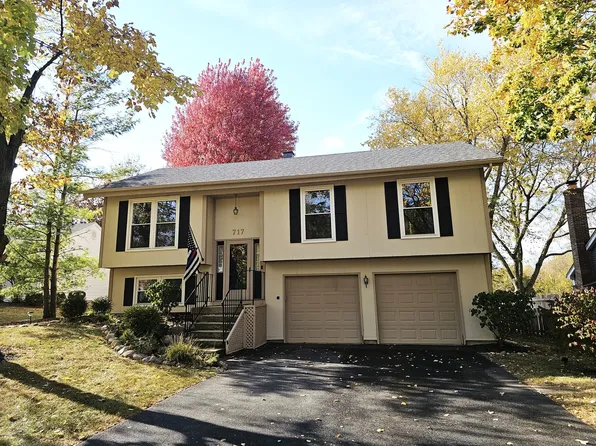 717 Hunters Way, Fox River Grove, IL 60021
