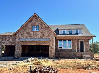 5600 Penguin Dr, Summerfield, NC 27358