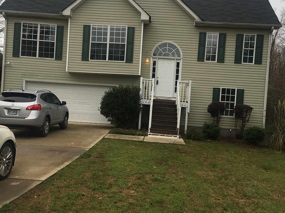 2nd image of 121 Bonaventure Pl
