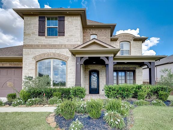 2nd image of 25627 Fleming Lodge Ln