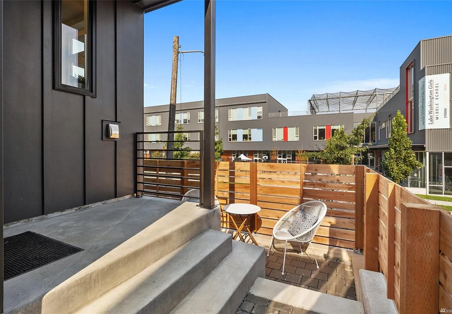 2 bed, 1.5 bath, 834 sqft, $3,075 — Photo 3