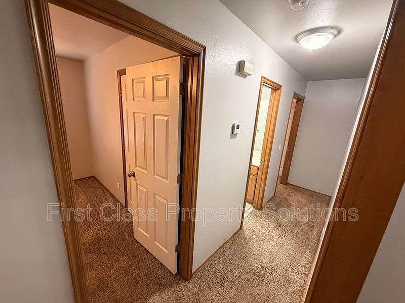 3 bed, 2.0 bath, 1395 sqft, $1,500 — Photo 3