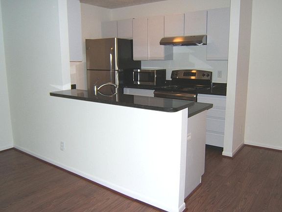 New Kitchen with stainless steel appliances, granite counter