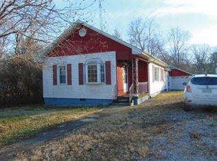 213 W Hickory St, Bluford, IL 62814