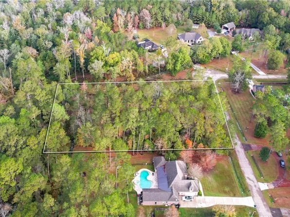 433 Secluded Oaks Ln, Madisonville, LA 70447
