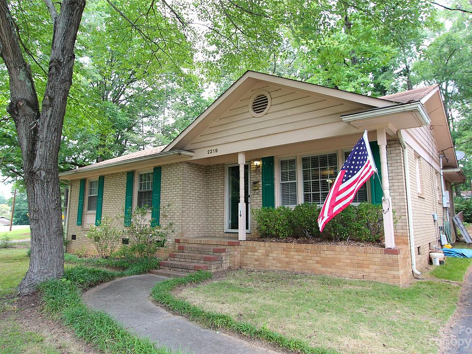1st image of 2219 Maplecrest Dr