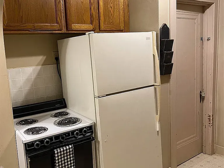 207 N Pine St — Photo 13