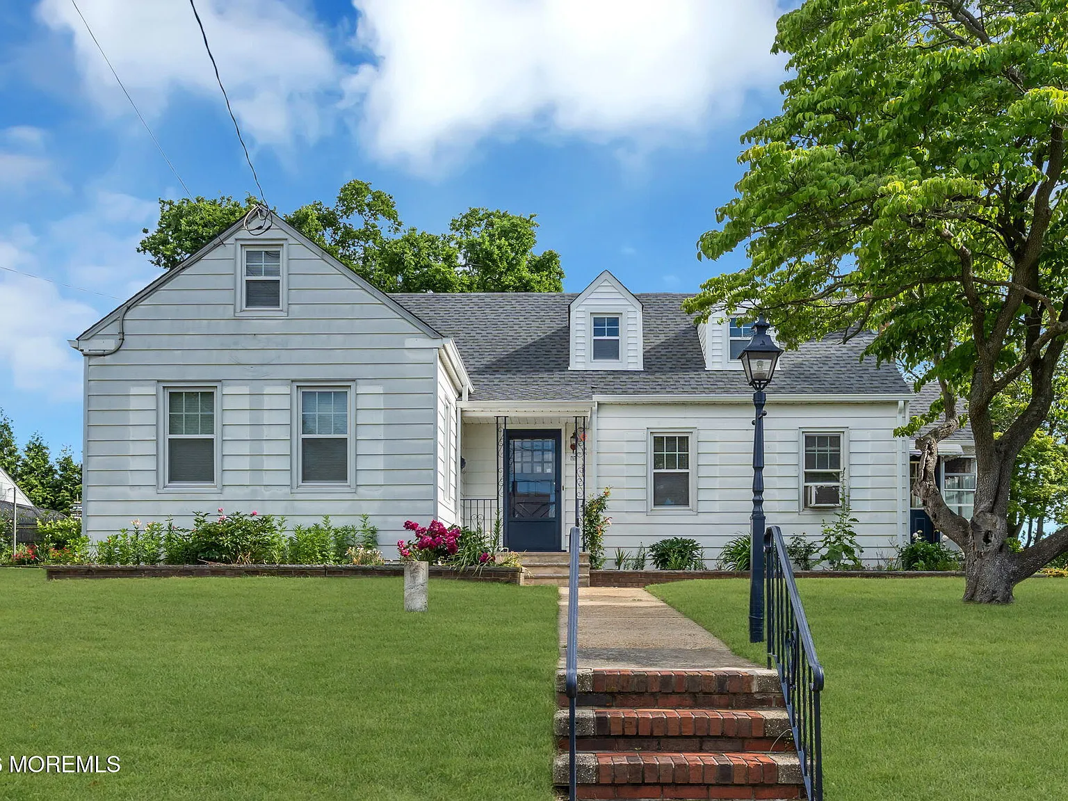 4 bed, 1.5 bath, 1880 sqft, $3,800 — Photo 2